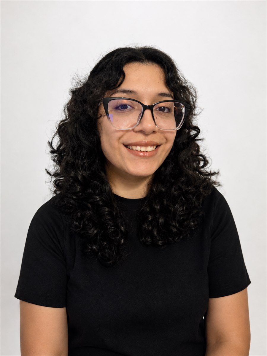 Retrato de Tatiana Costilla, psicóloga orientada a UX Research y Behavioral Design.